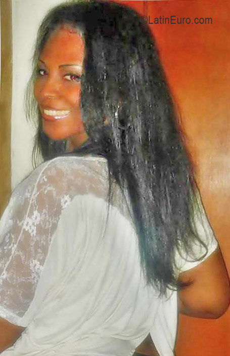 Date this lovely Colombia girl Francia from Cali CO23506