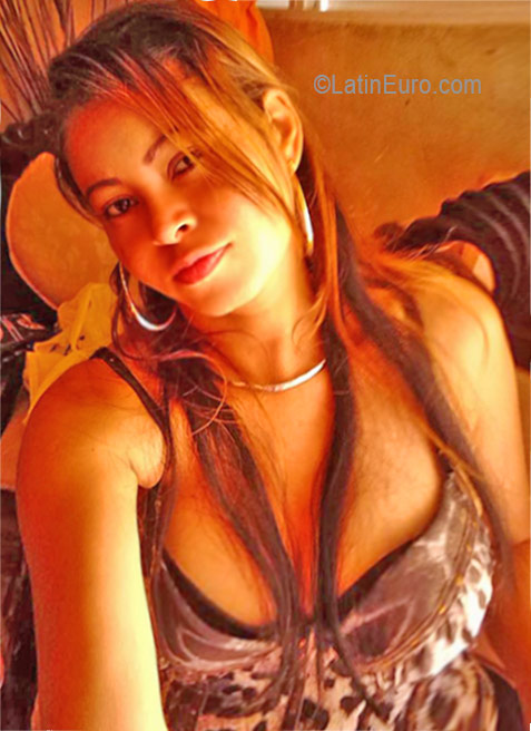 Date this tall Dominican Republic girl Karolay from Santiago DO26301