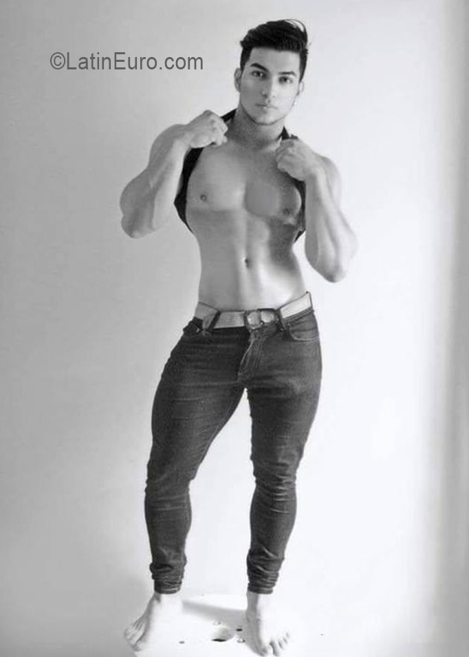 Date this good-looking Colombia man Miguel angel from Mnizales CO19417