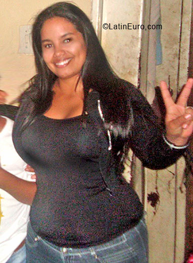 Date this voluptuous Venezuela girl Karlys from Valencia VE766