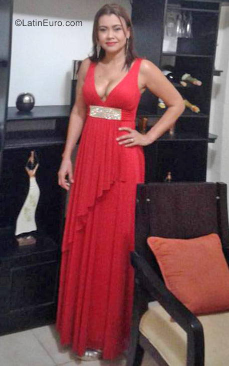 Date this cute Colombia girl Lenia from Barranquilla CO19582