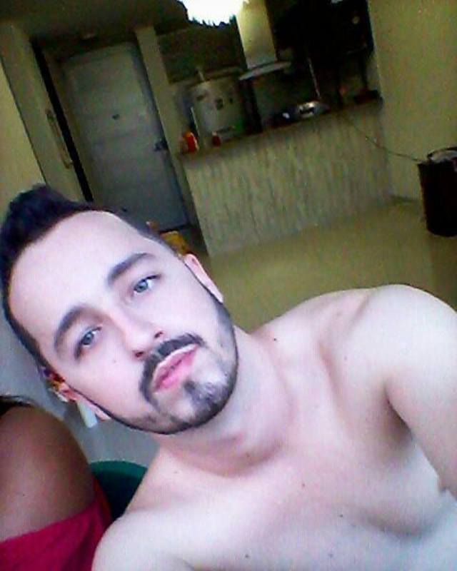 Date this beautiful Colombia man Juan fernando from Bucaramanga CO19721