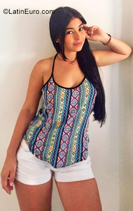 Date this gorgeous Colombia girl Daniela from Cali CO19732
