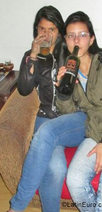 Date this gorgeous Colombia girl Carolina from Bogota CO19817