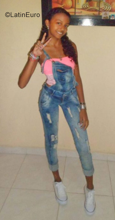 Date this sensual Colombia girl Natalia from Cartagena CO19883