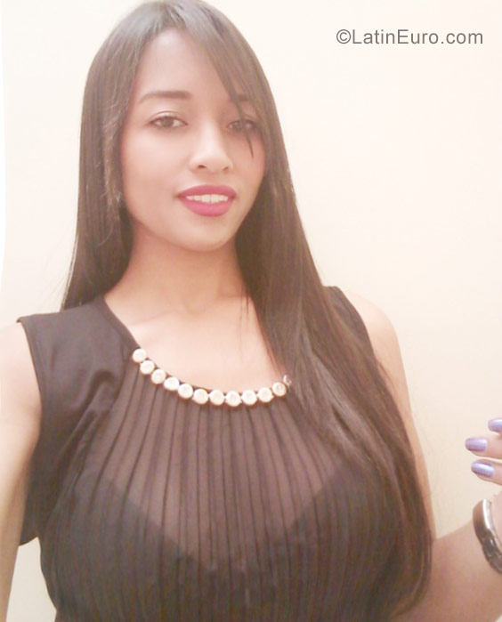 Date this fun Colombia girl Claudia from Bogota CO19886