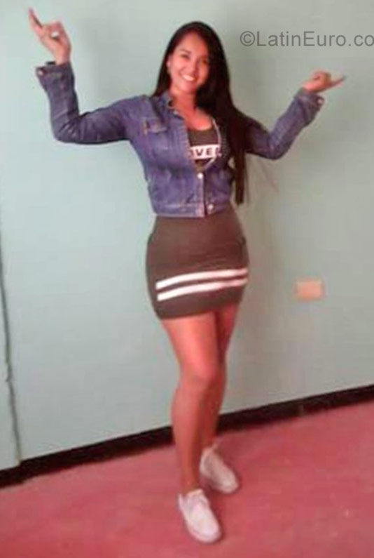 Date this stunning Colombia girl Linita from Villavicencio CO19916