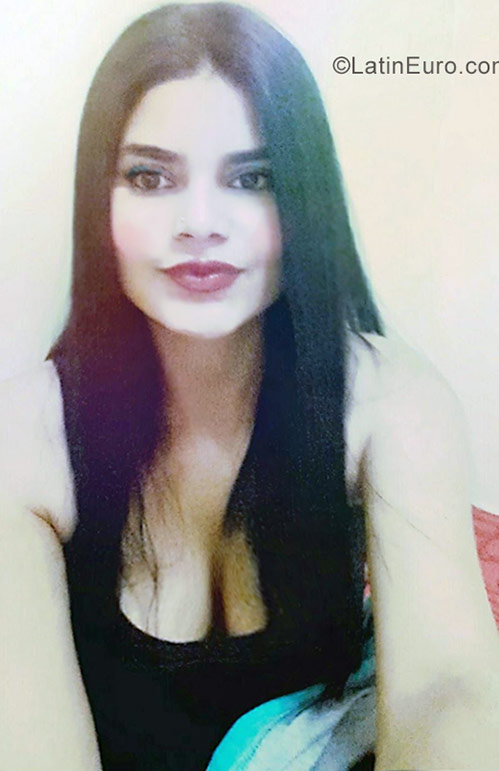 Date this athletic Colombia girl Camila from Bogota CO30777