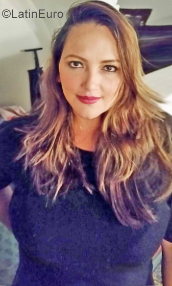Date this good-looking Colombia girl Angela from Bogota CO19970