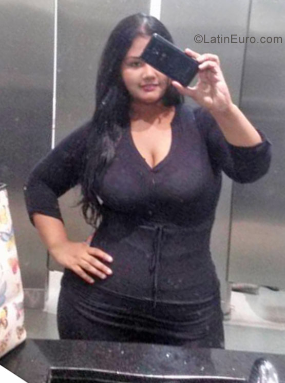 Date this charming Colombia girl KAREN from Cartagena CO19986