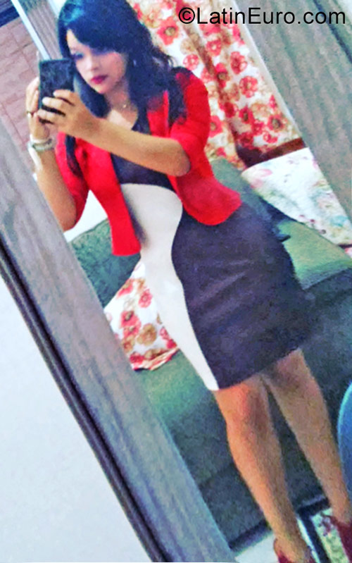 Date this athletic Brazil girl Tanya from Rio De Janeiro BR9870