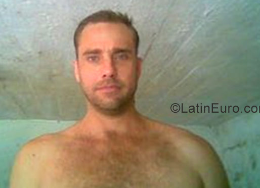 Date this voluptuous Brazil man Adriano from Porto Alegre BR9878