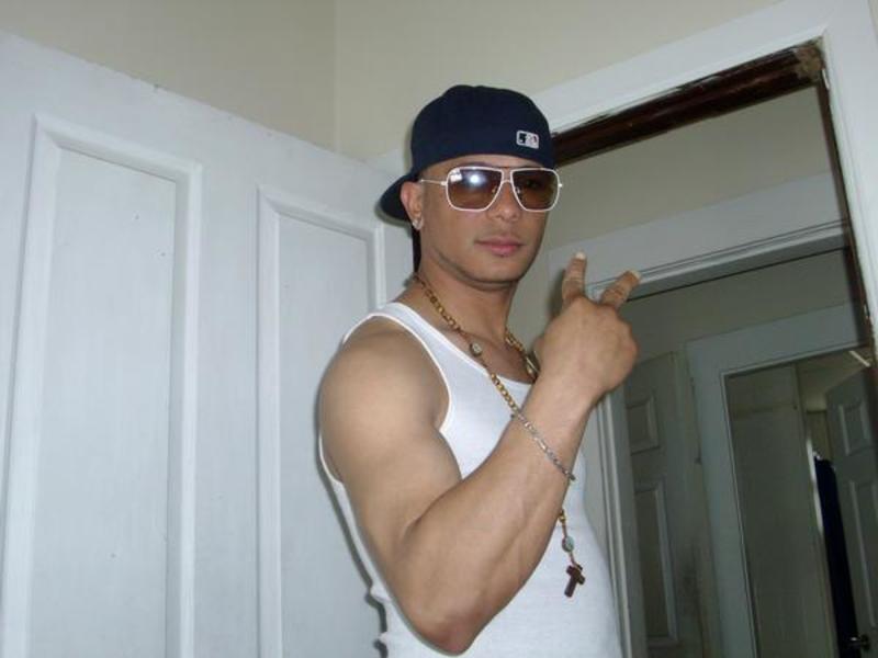 Date this athletic Dominican Republic man Carlos from Santiago DO27407