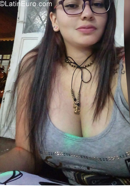 Date this hard body Colombia girl Leidy from Cali CO20334