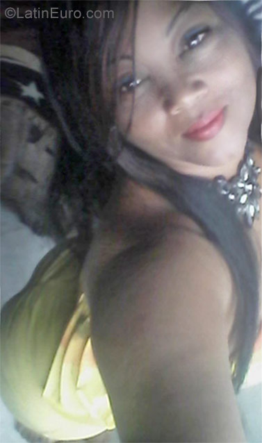 Date this sensual Dominican Republic girl Haida from Santo Domingo DO27889