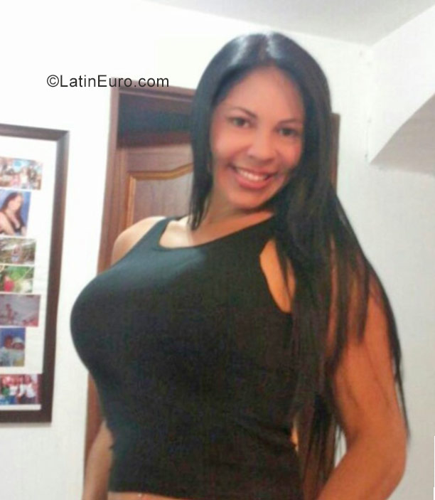 Date this hard body Colombia girl Lina from Medellin CO20742