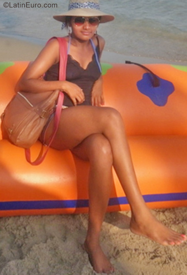 Date this gorgeous Colombia girl Lina from Cartagena CO20759