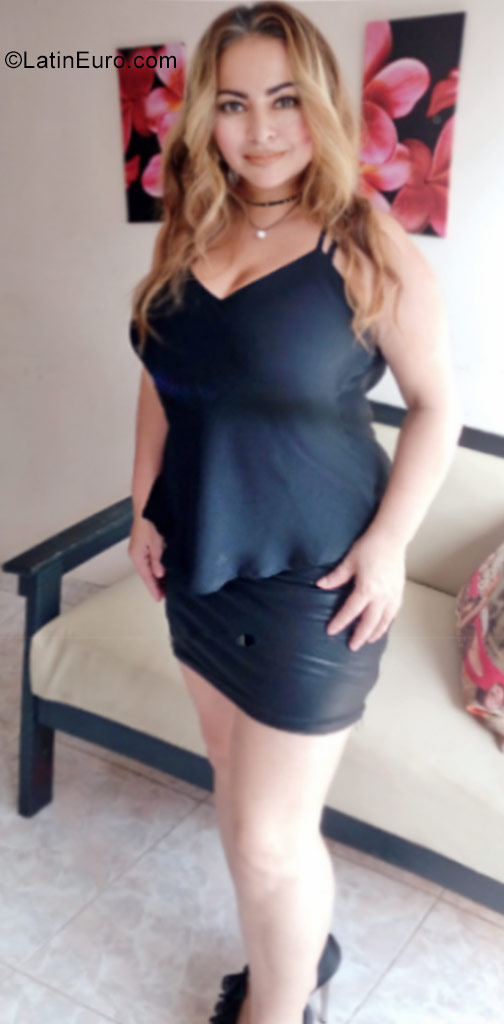 Date this good-looking Colombia girl Maria from Medellin CO20882