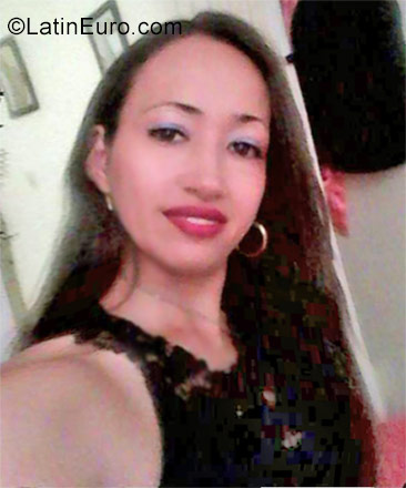 Date this pretty Colombia girl Yuri from Cali CO20994