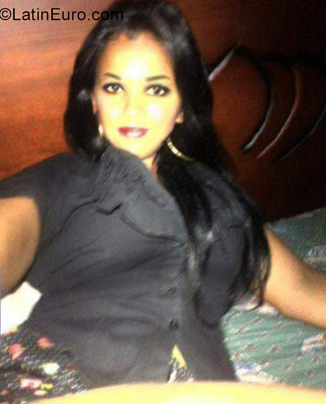 Date this tall Dominican Republic girl Karina from Santiago DO28165