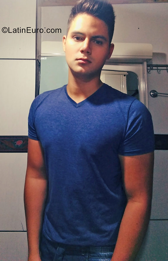 Date this sensual Brazil man Guilherme from Novo Hamburgo BR9974