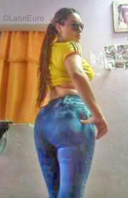 Date this tall Colombia girl Fernanda from Bogota CO21095