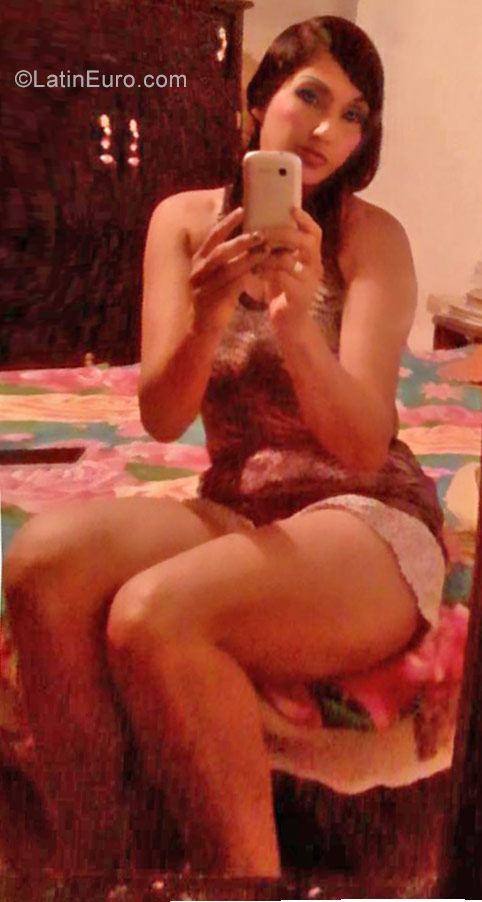 Date this attractive Colombia girl Yulie from Manizales CO21111