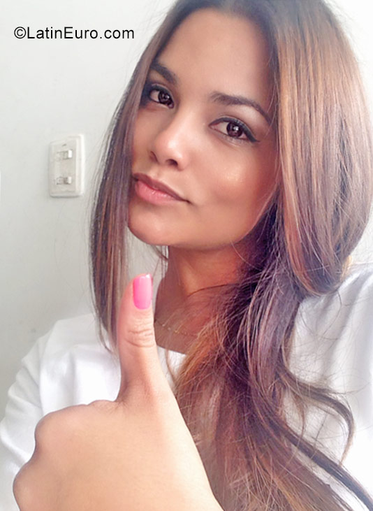 Date this nice looking Colombia girl Cristina from Medellin CO21133