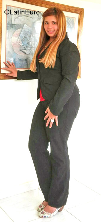 Date this sensual Dominican Republic girl Carolyn from Santo Domingo DO28300