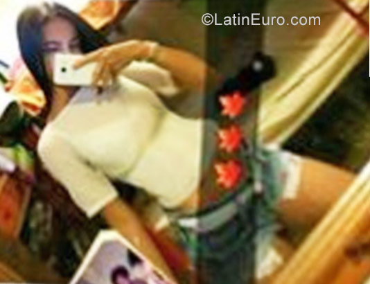 Date this voluptuous Colombia girl Ailyn from Barranquilla CO21175