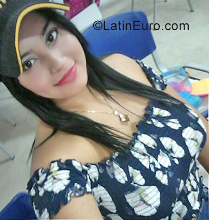 Date this charming Colombia girl Carolina from Barranquilla CO21281