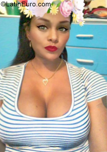 Date this happy Dominican Republic girl Carla from Santo Domingo DO28501