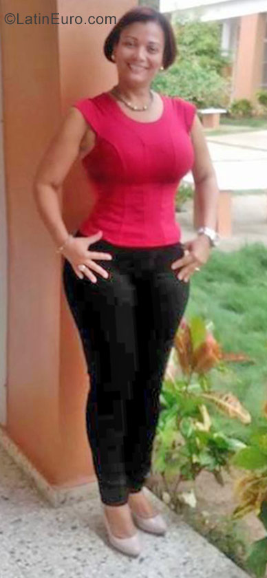 Date this nice looking Dominican Republic girl Miriam from Barahona DO28502