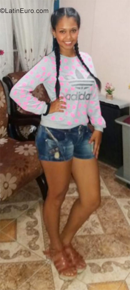 Date this attractive Colombia girl Jenni from Cali CO21312