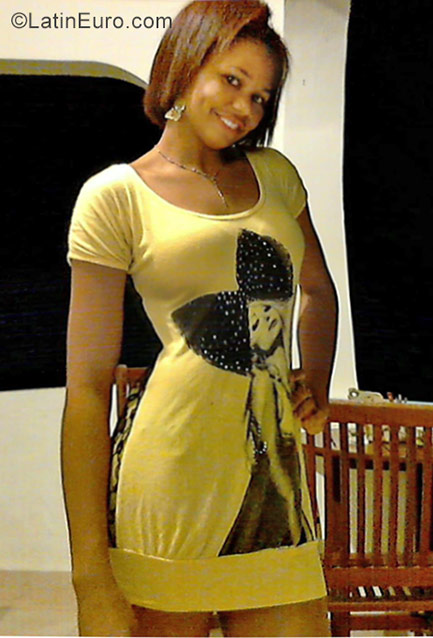 Date this beautiful Dominican Republic girl Anyi from Santiago DO28548