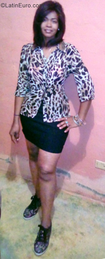 Date this hot Dominican Republic girl Sunida from Santo Domingo DO28649