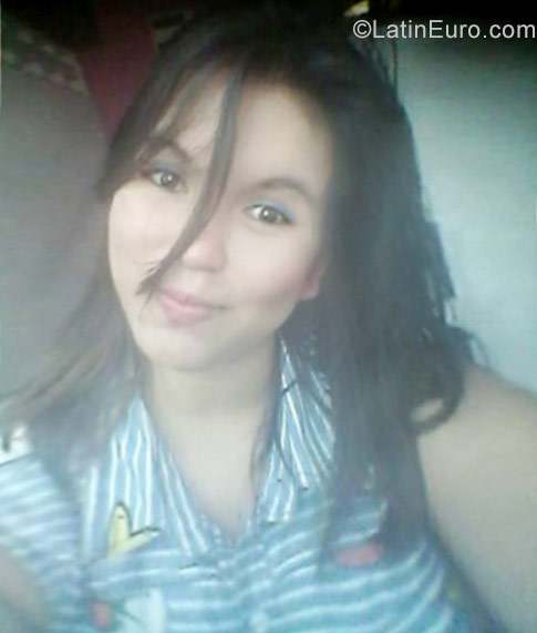 Date this nice looking Colombia girl Canyalid from Florencia CO21424