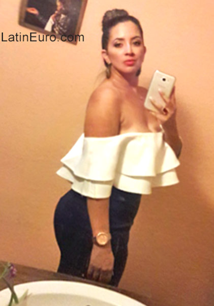 Date this foxy Colombia girl Mariana from Valledupar CO21601