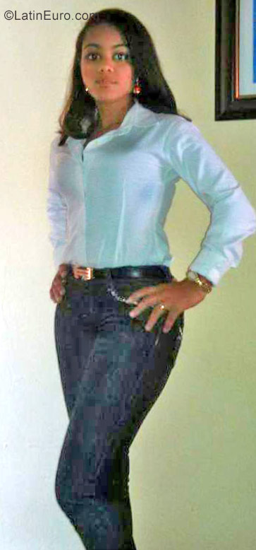 Date this happy Dominican Republic girl Glenny from La Romana DO40303