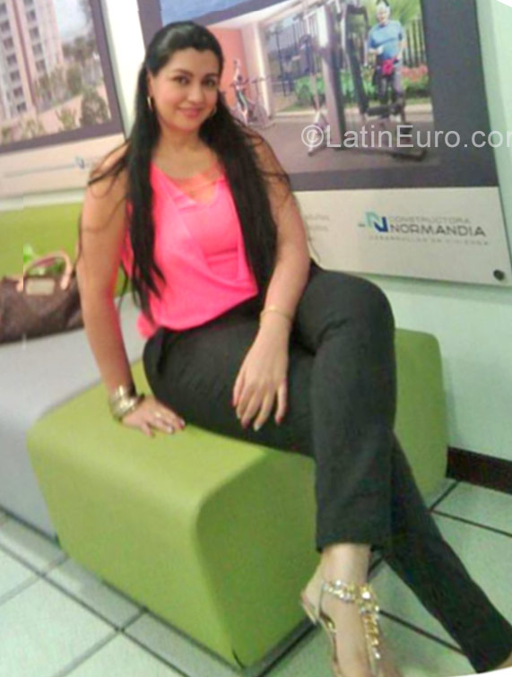 Date this gorgeous Colombia girl Lourdes from Cali CO21611