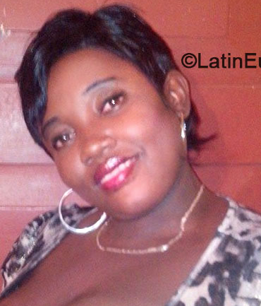 Date this foxy Jamaica girl Tenieka from St. Ann JM2449