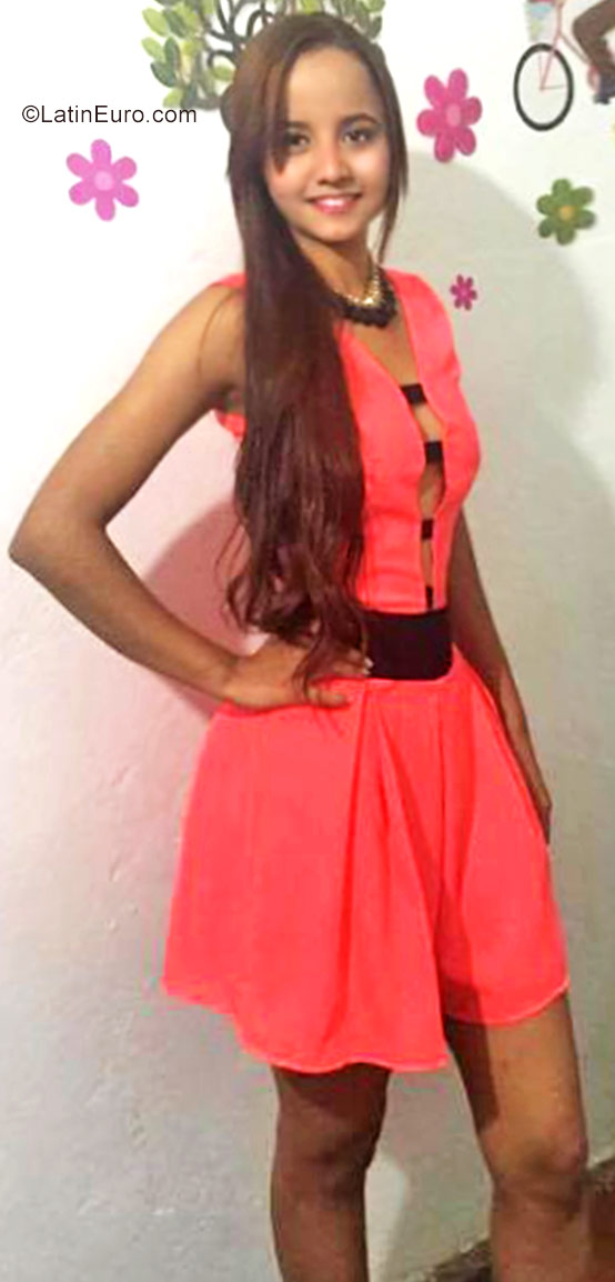 Date this happy Colombia girl Yulieth camargo from Caucasia CO22620