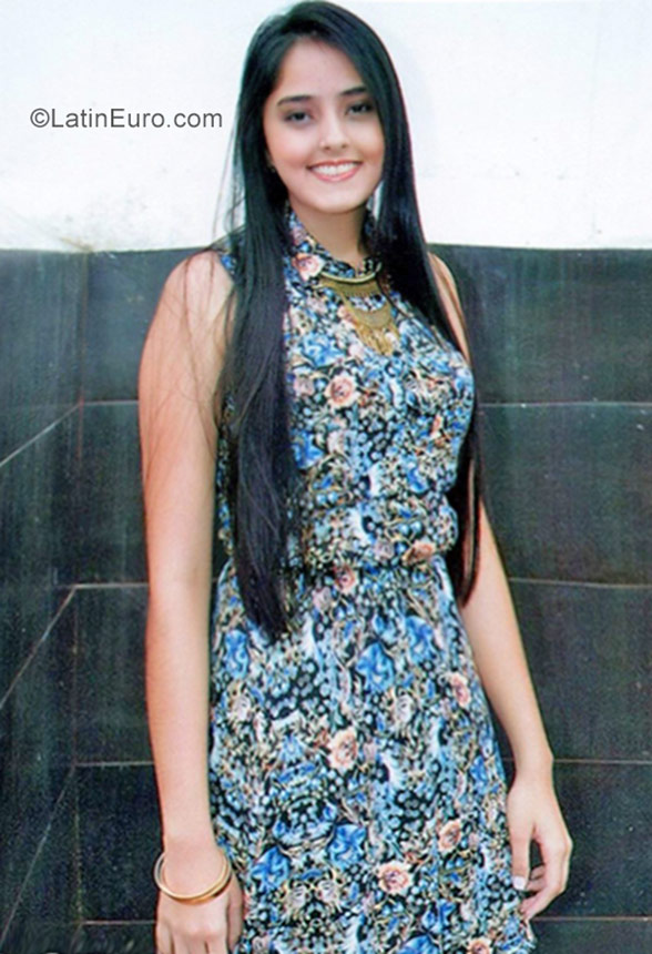 Date this stunning Colombia girl Alejandra from Bogota CO21665