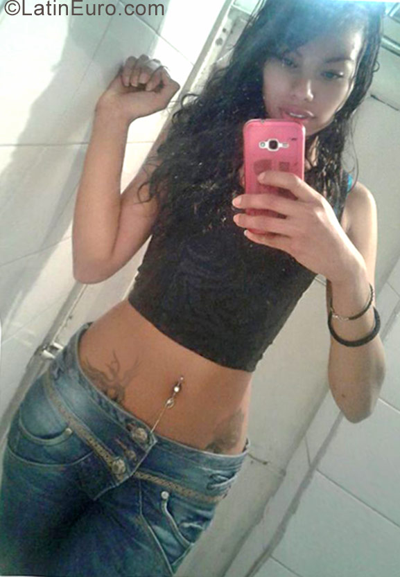 Date this hot Colombia girl Paola from Bogota CO24595