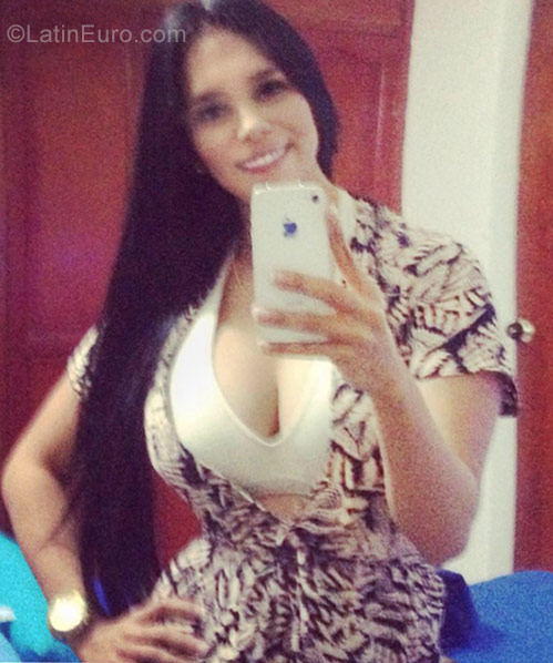 Date this hard body Colombia girl Paulina from Bogota CO21716