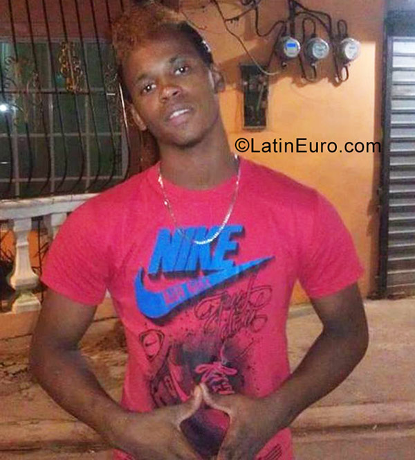 Date this stunning Dominican Republic man Junior ernest c from Brazil DO29338