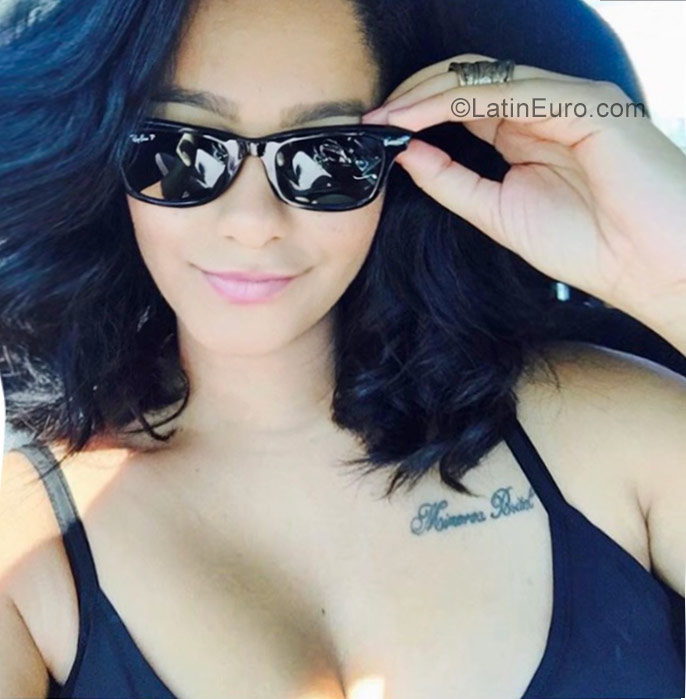 Date this lovely Dominican Republic girl Paola from Santo Domingo DO29356