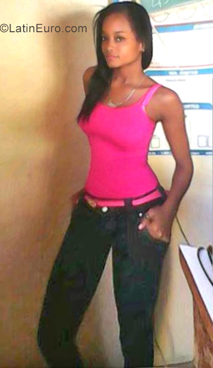 Date this sensual Dominican Republic girl Yaddy from San Cristobal DO29381