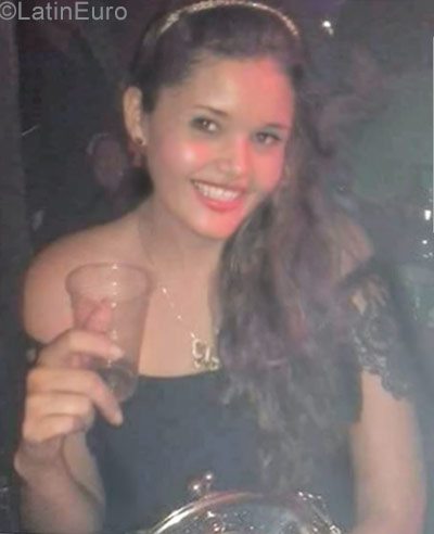 Date this sensual Colombia girl Marecela from Florencia CO21887