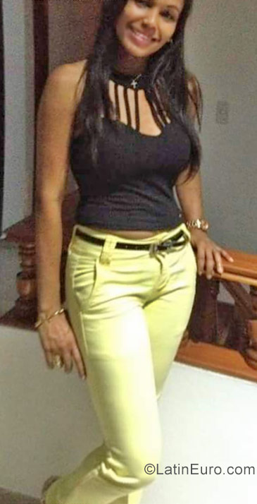 Date this sultry Colombia girl Elizabeth from Cali CO21950